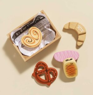 TV187-bakers-basket-crate-wooden-playfood-toy-pastries-pain-chocolat-bread-croissant-buns-eco-market-food-kids-gift (3)