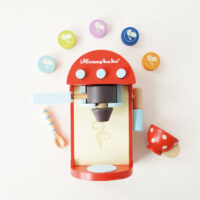 TV299-cafe-machine-barista-red-cup-coffee--cappuccino-pods-spoon-honeybake-roleplay-playfood-wooden-toy (6)