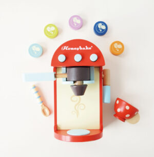 TV299-cafe-machine-barista-red-cup-coffee--cappuccino-pods-spoon-honeybake-roleplay-playfood-wooden-toy (6)